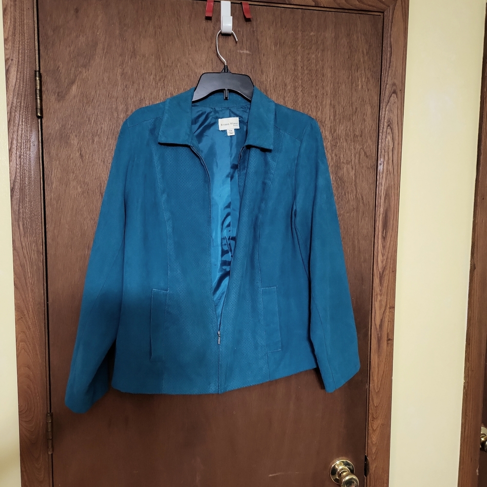 Women's zippered blazer